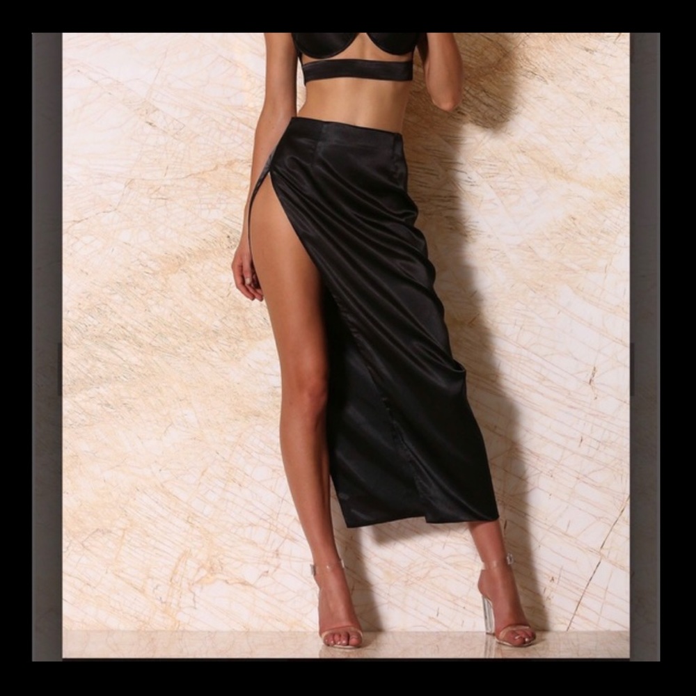 Meshki high slit skirt